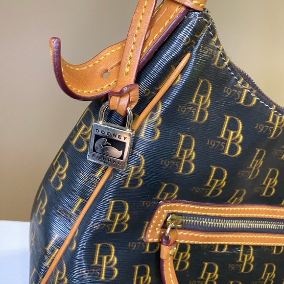 Dooney and Bourke East West Collins Bag - Picture 4 of 9